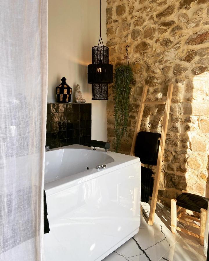 La Planque - Chambres Avec Jacuzzi Fleury-en-Biere Exterior photo